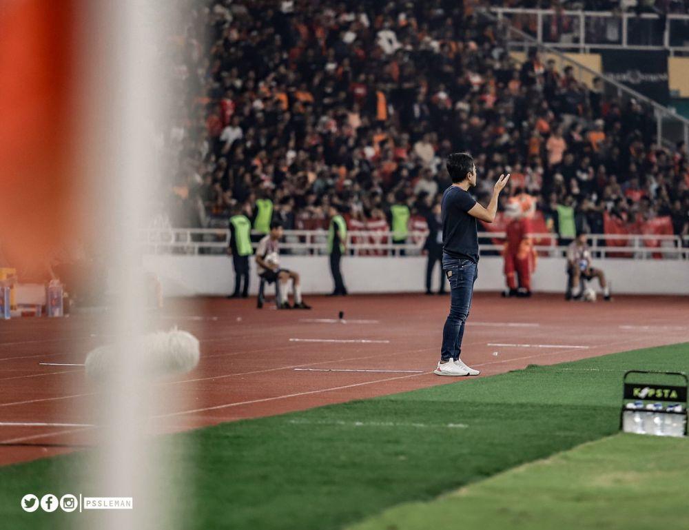 Pelatih Seto Nurdiantoro pada laga PSS Sleman kontra Persija Jakarta di Stadion Utama Gelora Bung Karno, Sabtu (15/4/2023). (Dok. PSS Sleman)