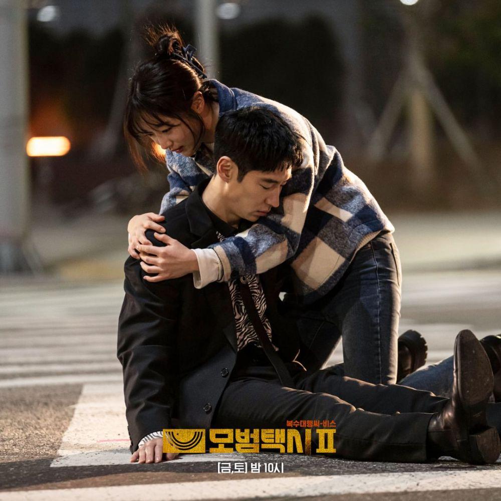 Kim Do Gi (Lee Je Hoon) dan Ahn Go Eun (Pyo Ye Jin) di drakor Taxi Driver 2 (instagram.com/sbsdrama.official)