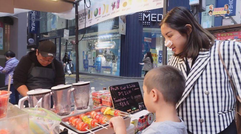 Jessica Iskandar street food (YouTube.com/Jessica Iskandar)