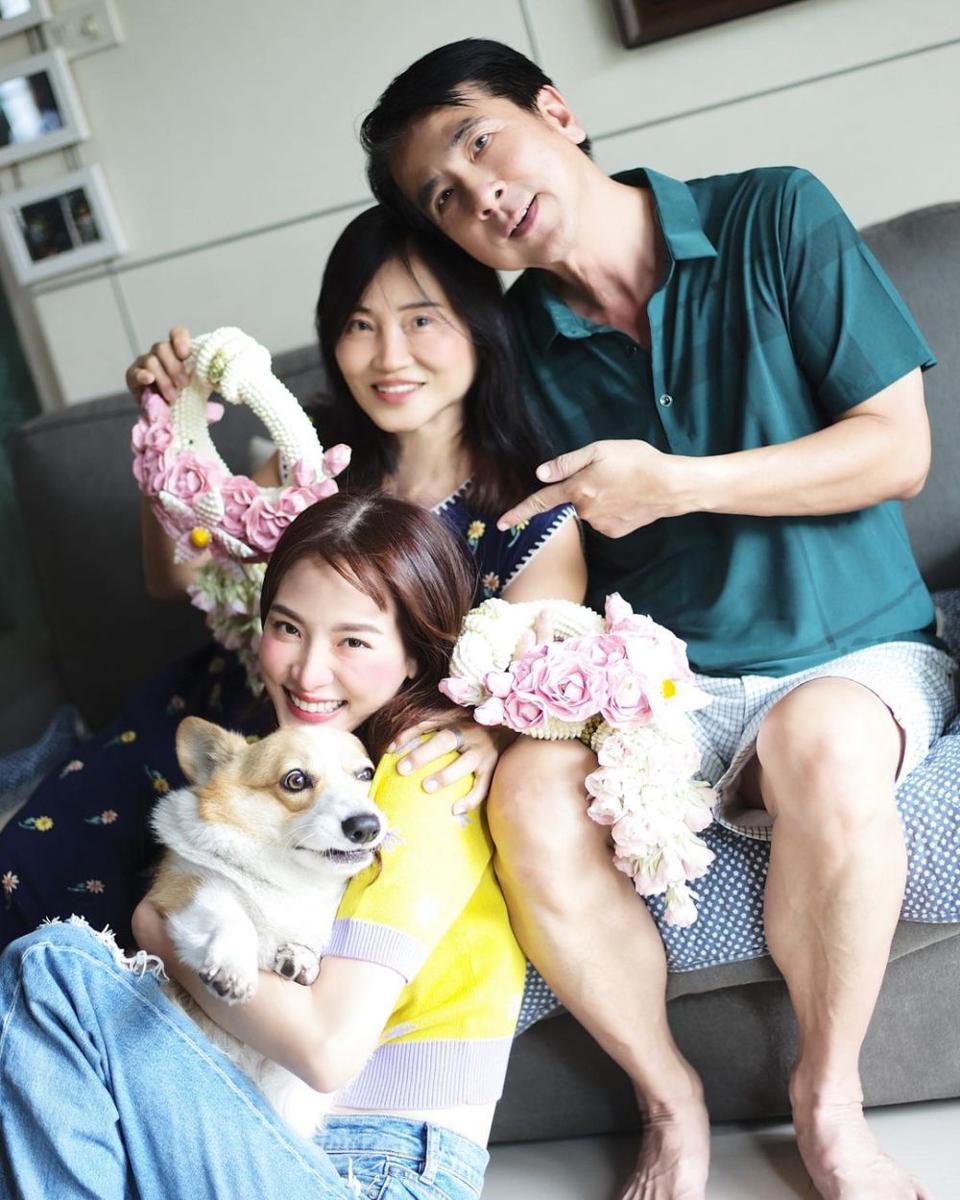 potret Baifern Pimchanok rayakan Songkran bersama keluarga (instagram.com/baifernbah)