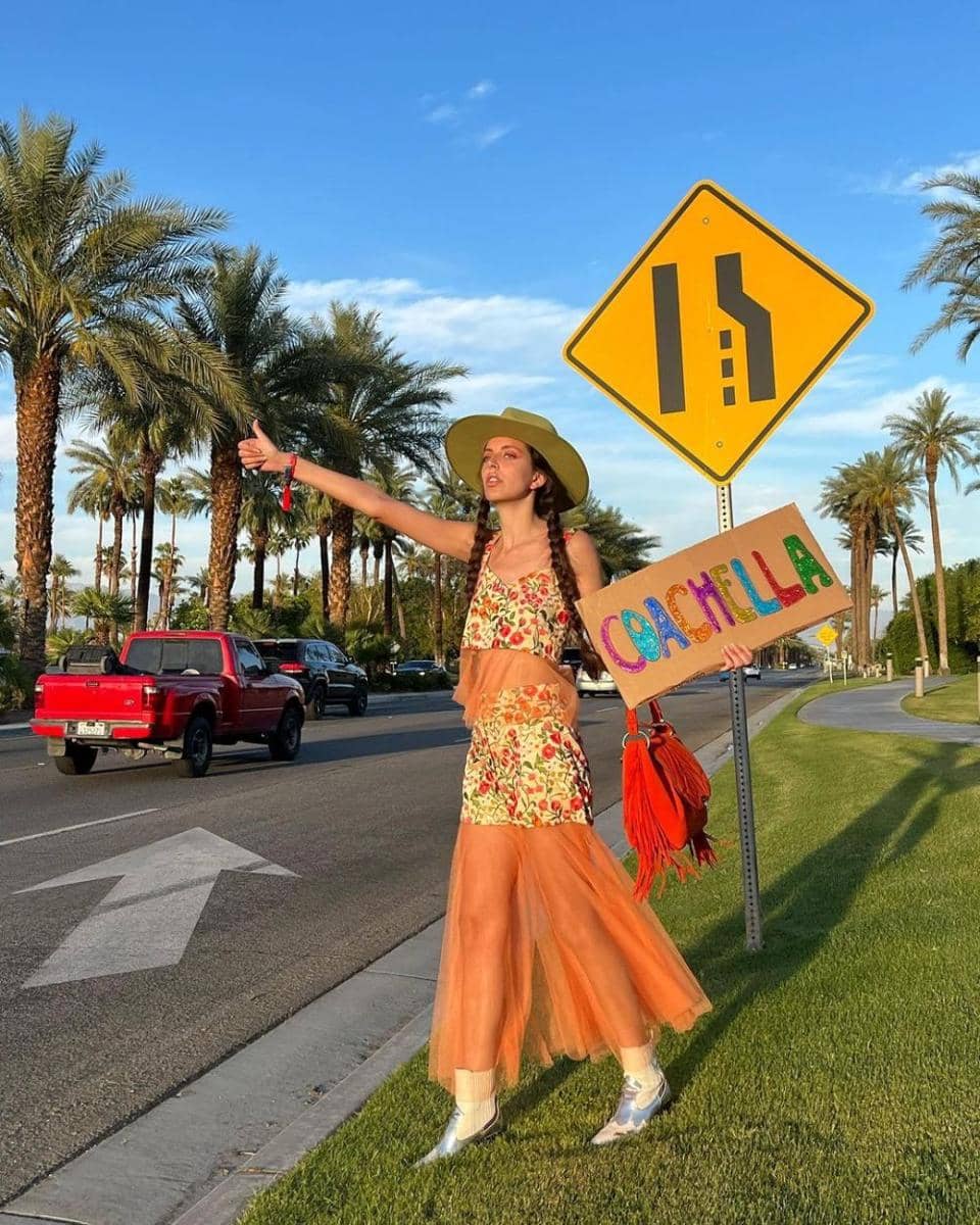 Gaya OOTD Marta Sierra di Coachella 2023 (instagram.com/marta__sierra)