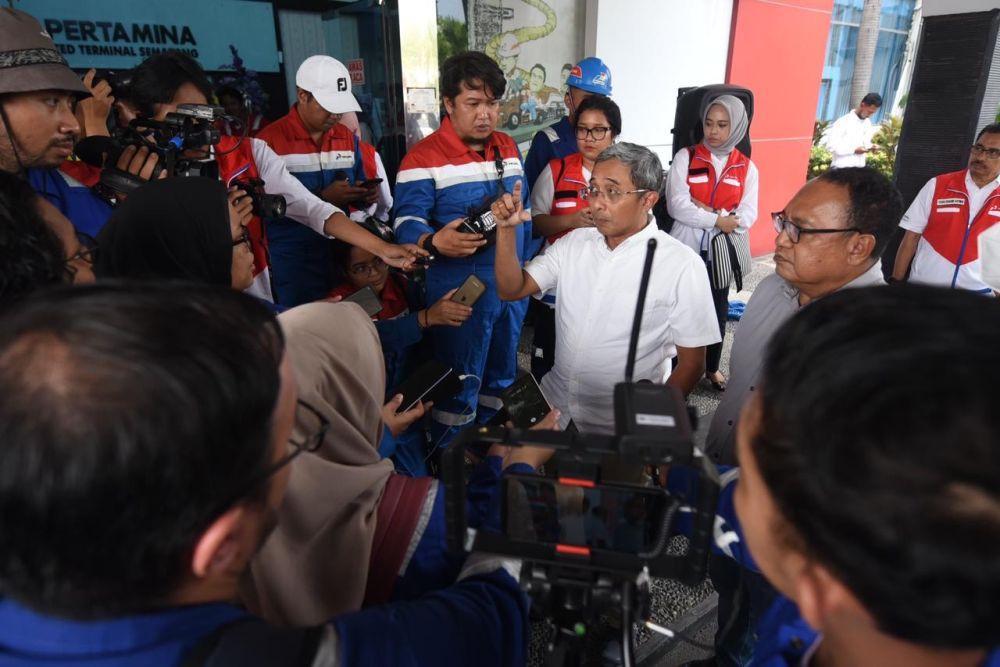 Erry Widiastono Direktur Logistik dan Infrastruktur PT Pertamina (Persero) melakukan kunjungan ke Integrated Terminal Semarang pada Senin (17/04/2023) demi memastikan persiapan mudik Lebaran 2023. (Dok. Pertamina)