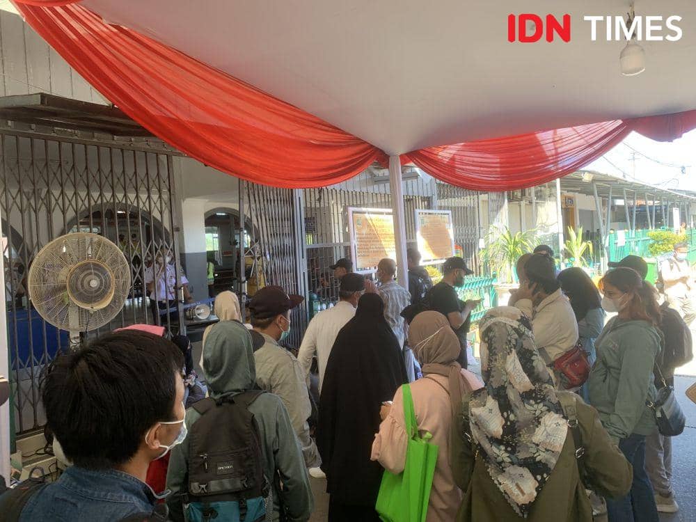 Stasiun Merak Ditutup, Pemudik Minta PT KAI Tepat Janji Sediakan Damri