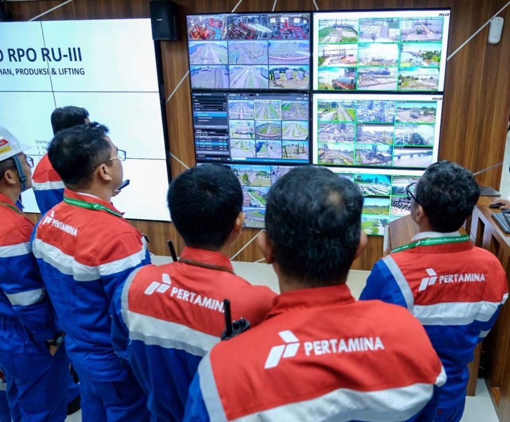 Peninjauan kilang Refinery Unit III Plaju PT Kilang Pertamina Internasional di Palembang, Senin (17/04/2023). (Dok. Pertamina)