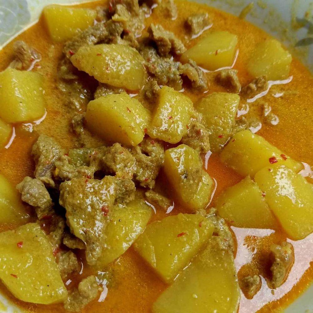 opor kentang (instagram.com/dapurjunitaing)