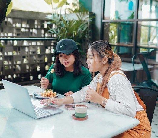 Ekstens Coffee And Space, Kafe Asri dekat Jogja Expo Center