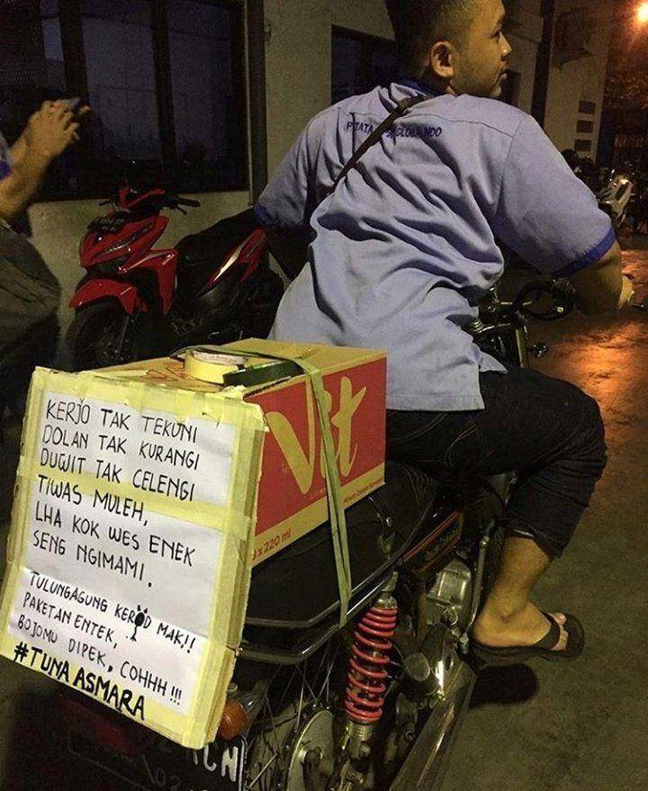 tulisan kocak pemudik motor (twitter.com/Farel_koplax)