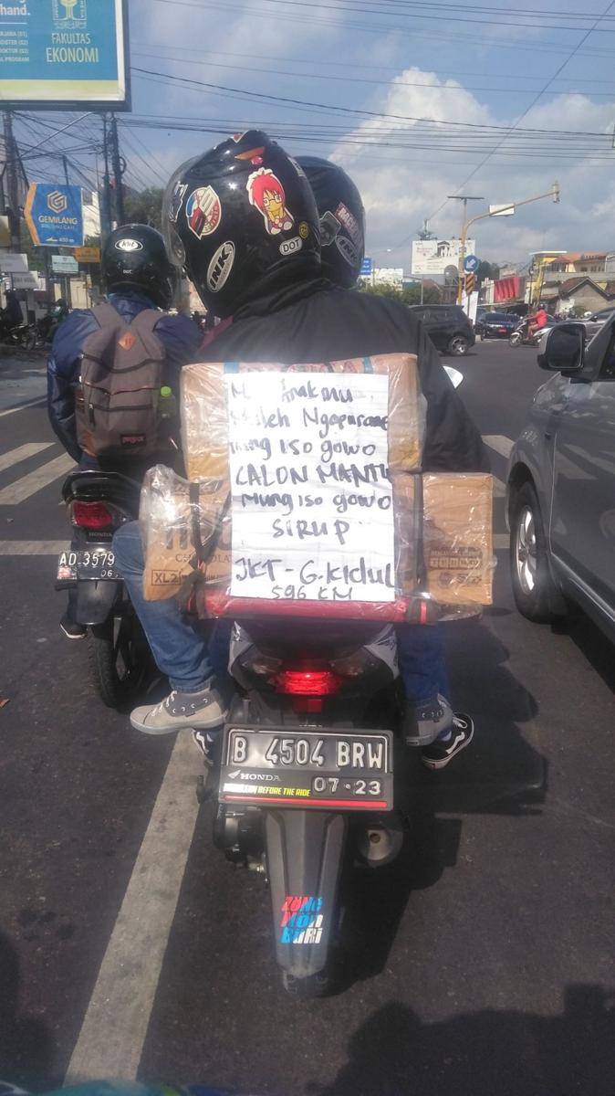 tulisan kocak pemudik motor (twitter.com/TommyAHidayat1)