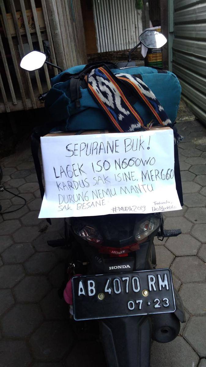 tulisan kocak pemudik motor (twitter.com/ekomoektito_)