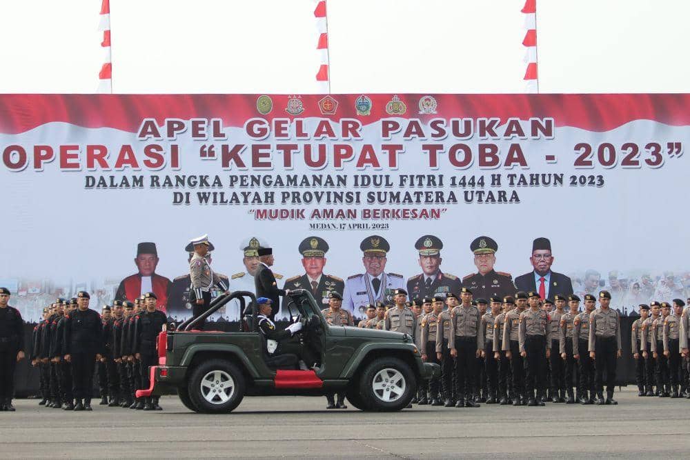 Gubernur Sumatra Utara Edy Rahmayadi memimpin apel gelar pasukan Operasi Ketupat Toba, Senin (17/4/2023). (Dok Diskominfo Sumut)