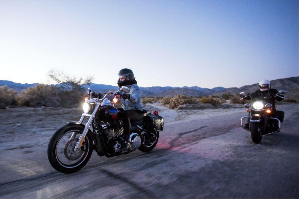 ilustrasi menyalip (Unsplash.com/Harley-Davidson)