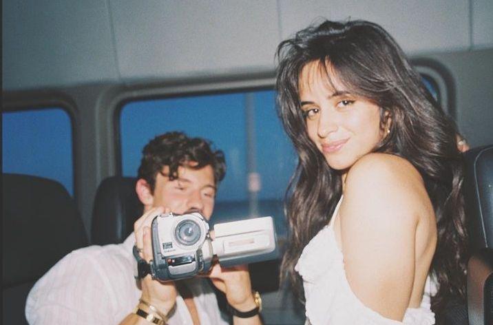 Kepergok Ciuman, Ini 9 Potret Mesra Shawn Mendes dan Camila Cabello