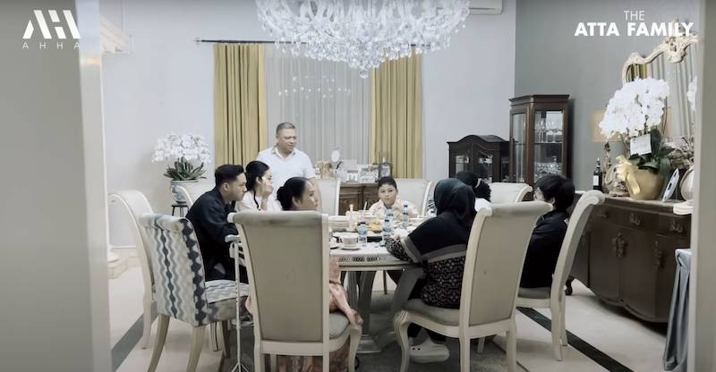 momen Aurel dan Azriel bukber bareng keluarga Krisdayanti (youtube.com/attahalilintar)