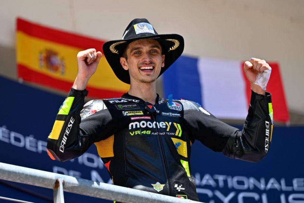 Luca Marini berselebrasi usai finis kedua di main race GP Amerika 2023. (motogp.com)