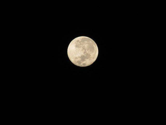 ilustrasi gerhana bulan (pexels.com/Edward Arnold)