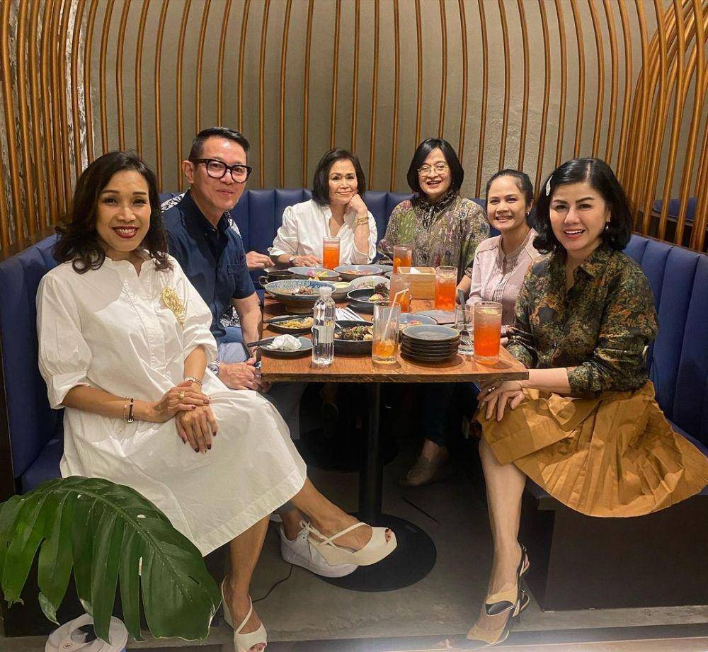 Mamitoko di grand opening restoran Mama Rieta (instagram.com/mamitoko)