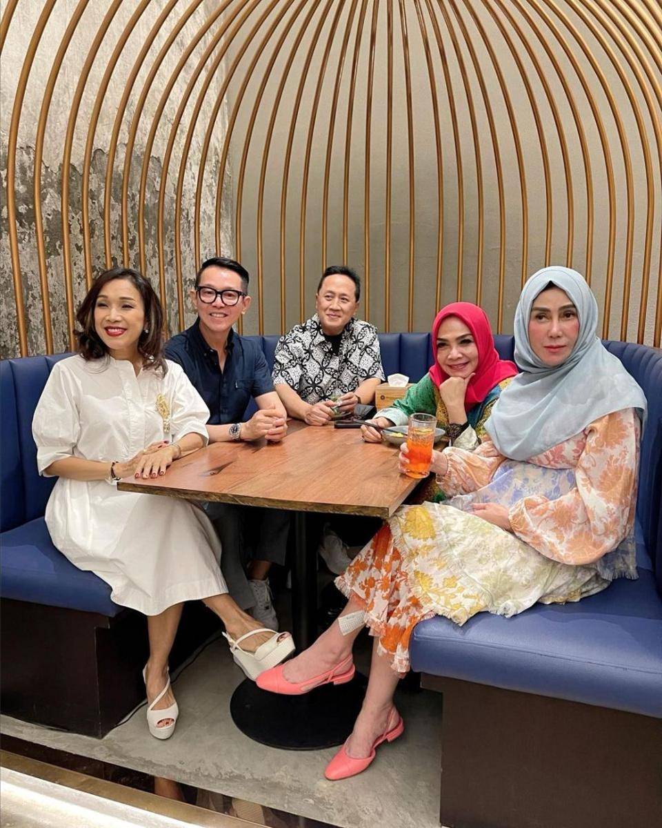 potret peresmian restoran baru Mam Rieta (instagram.com/rieta_amilia)