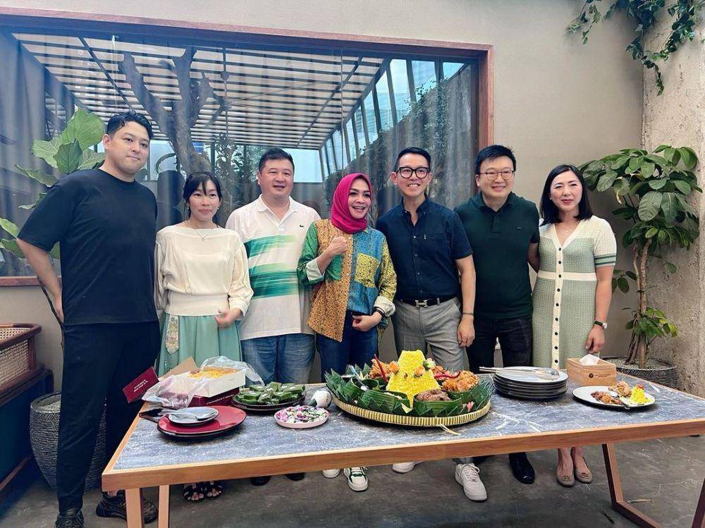 potret peresmian restoran baru Mam Rieta (instagram.com/rieta_amilia)