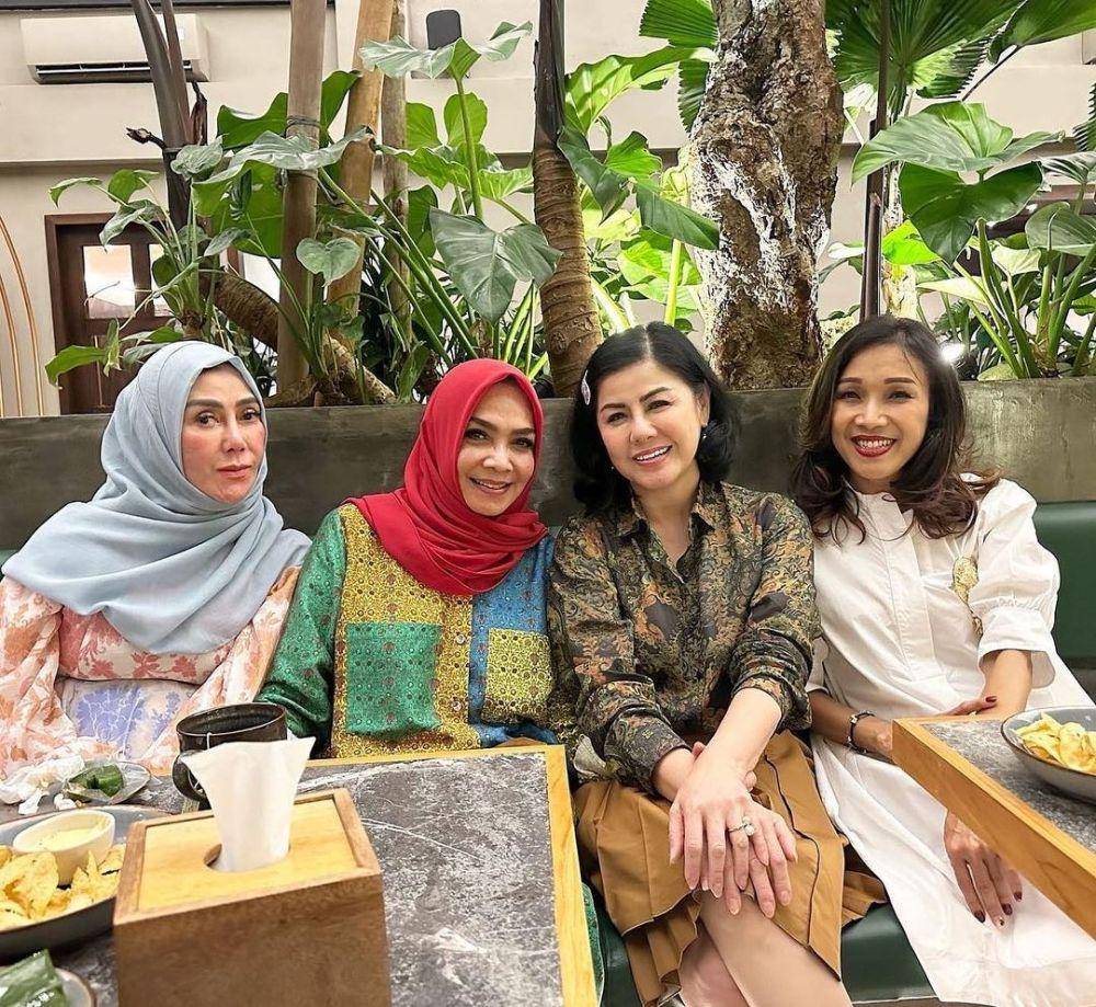 Mamitoko di grand opening restoran Mama Rieta (instagram.com/mamitoko)