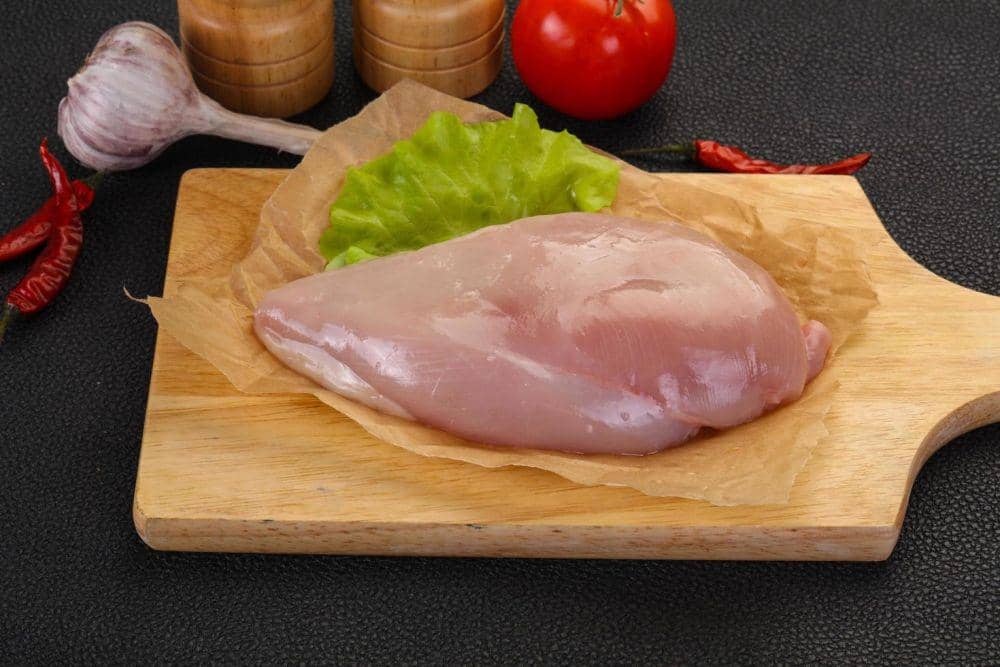 ilustrasi daging ayam (vecteezy.com/Andrey Starostin)