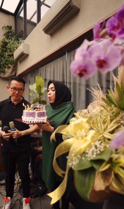 potret peresmian restoran baru Mam Rieta (instagram.com/rieta_amilia)