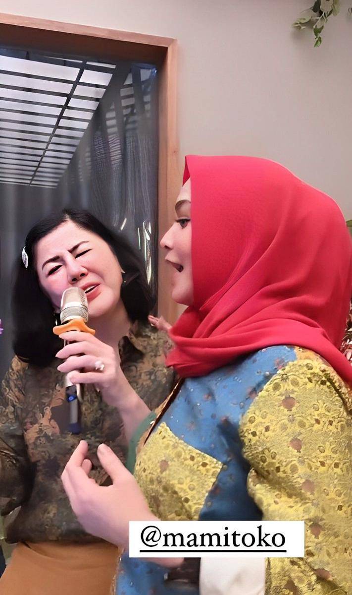 Mamitoko di grand opening restoran Mama Rieta (instagram.com/mamitoko)