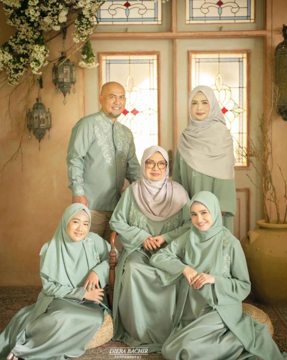 potret Syifa Hadju dan keluarga (Diera Bachir Photography via instagram.com/sndihadju)