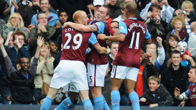 Para pemain Aston Villa merayakan gol di EPL 2009/2010. (twitter.com/AVFCOfficial)
