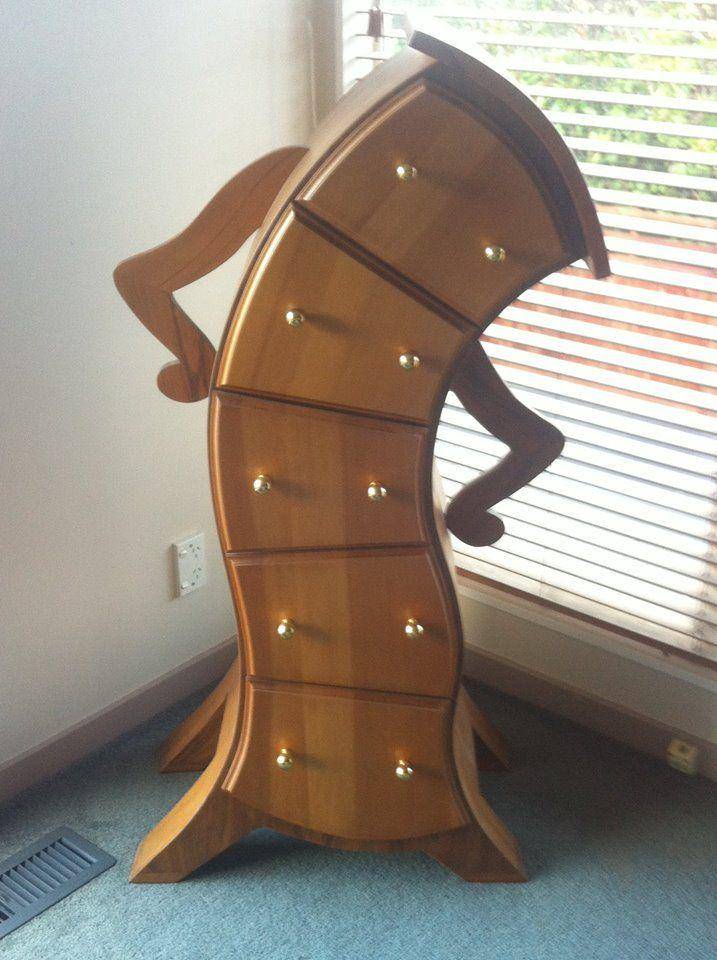 potret lemari laci desain nyentrik (reddit.com/r/ATBGE)