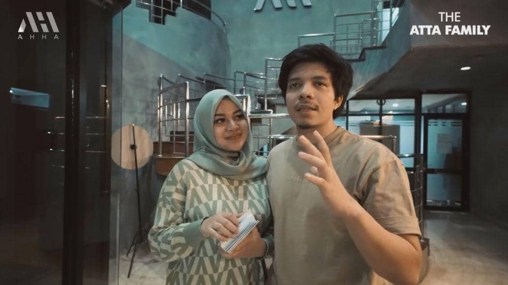 Atta Aurel bagi THR (YouTube.com/Atta Halilintar)