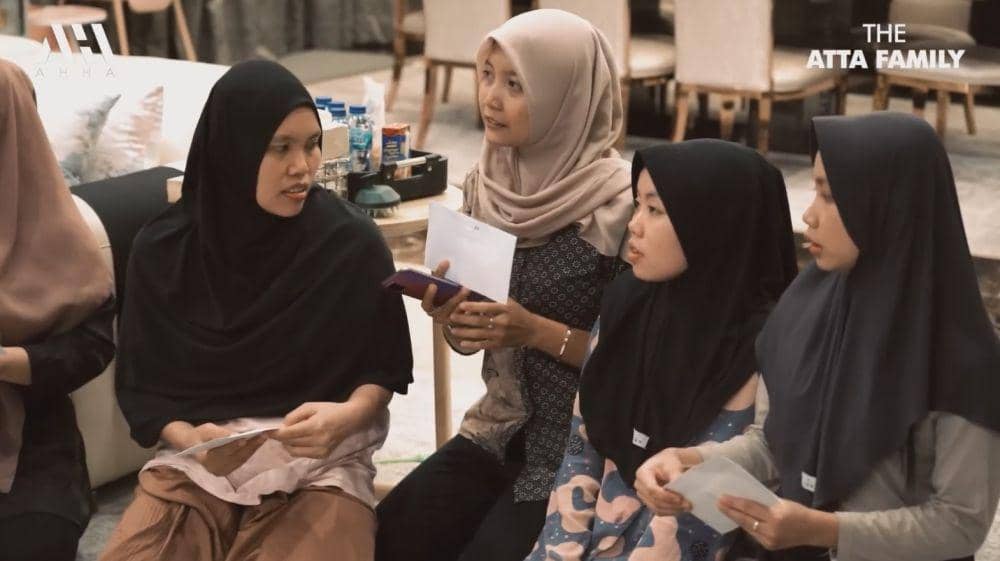 Atta Aurel bagi THR (YouTube.com/Atta Halilintar)