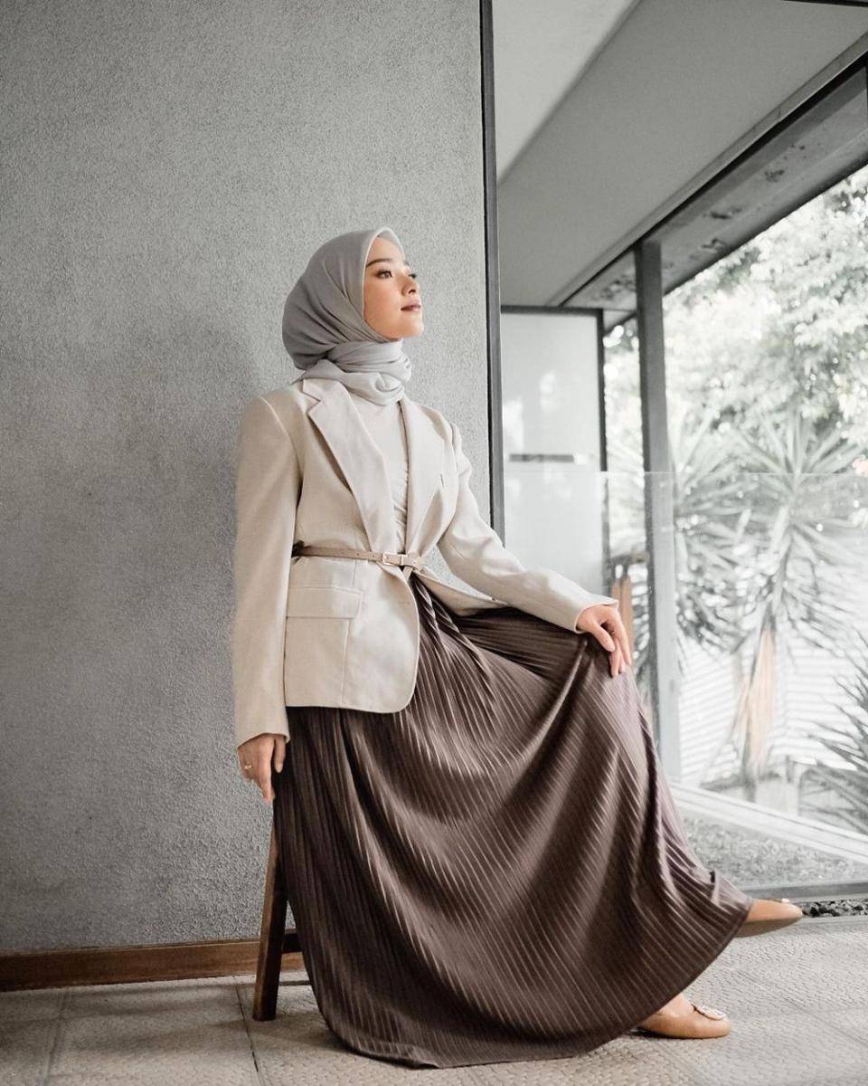 ide outfit office look ala Intan Sugih (instagram.com/intansugih)