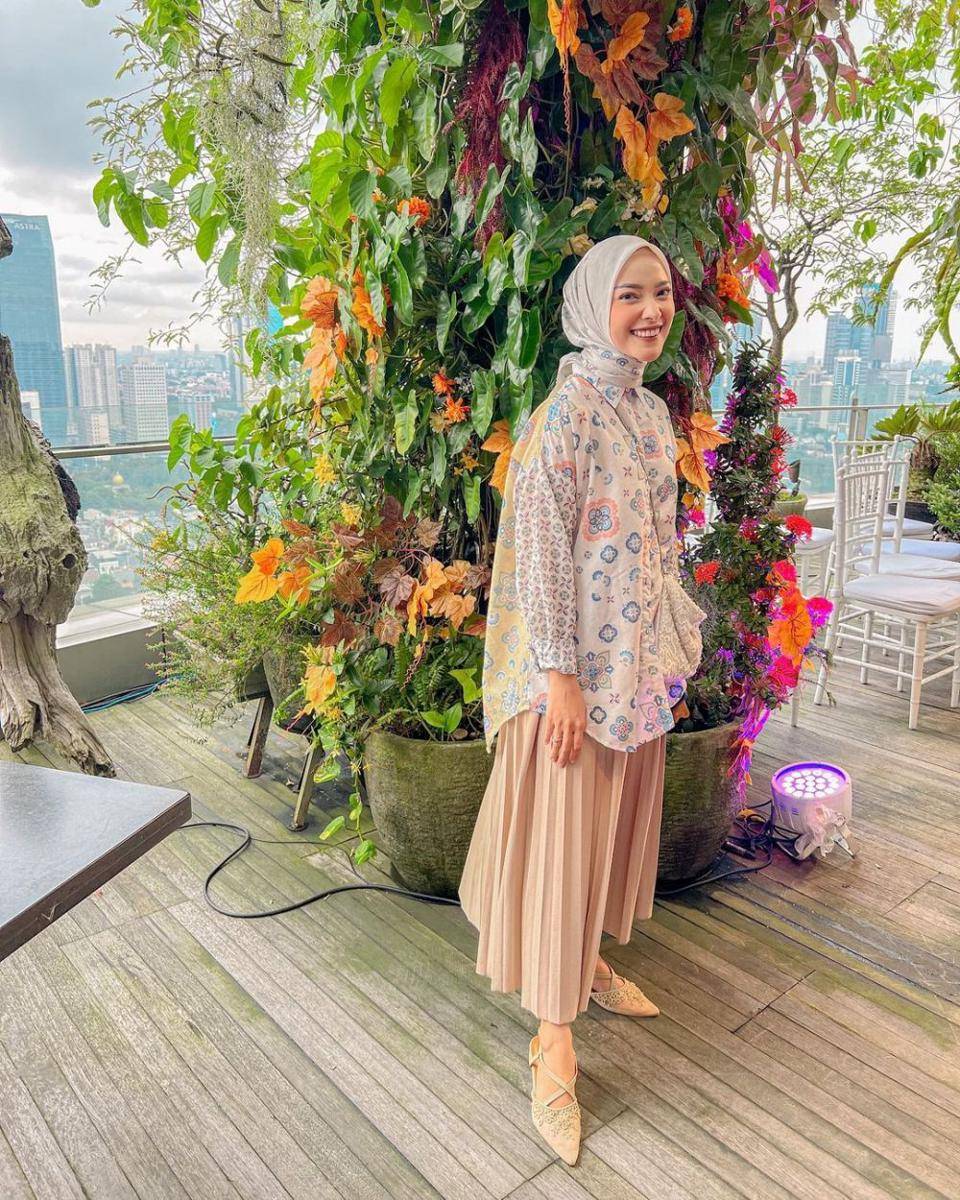 ide outfit office look ala Intan Sugih (instagram.com/intansugih)