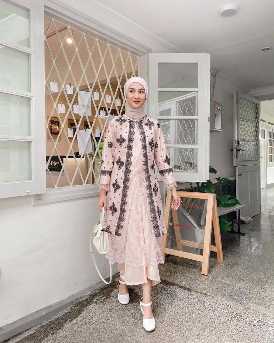 inspirasi outfit lebaran ala selebgram Inas Rana (instagram.com/inasrana)