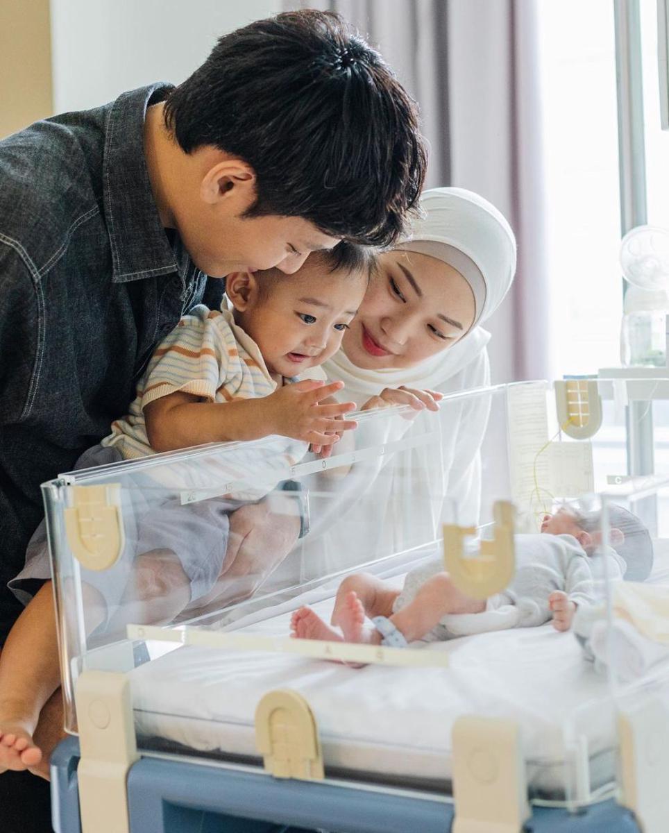 potret keluarga Julia Prastini (instagram.com/daehoon_na)