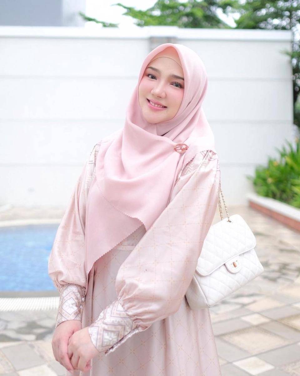style hijab lebaran (instagram.com/ayuindriati)