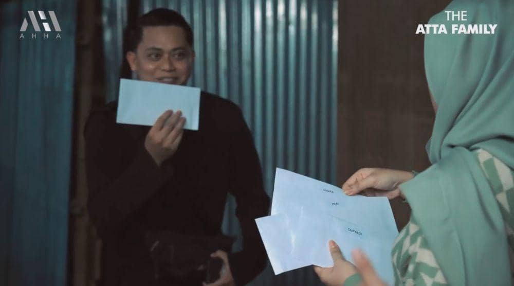 Atta Aurel bagi THR (YouTube.com/Atta Halilintar)