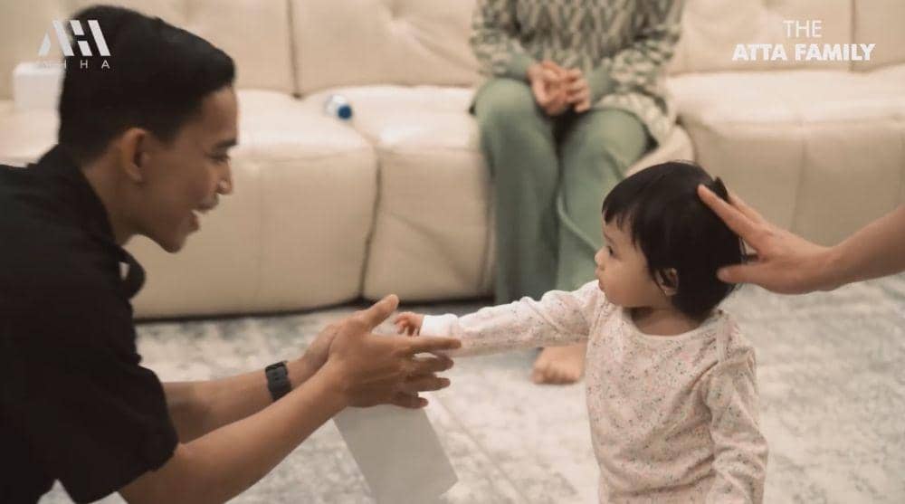 Atta Aurel bagi THR (YouTube.com/Atta Halilintar)