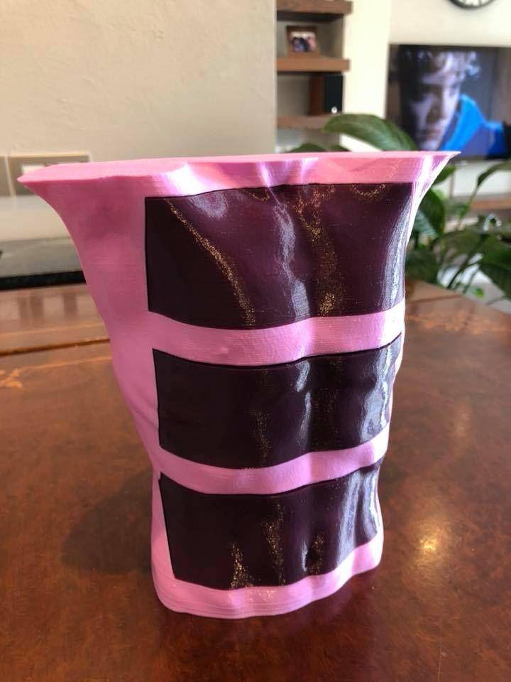 potret lemari laci desain nyentrik (reddit.com/r/ATBGE)
