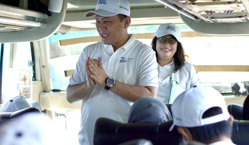 Direktur Utama PT Pegadaian, Damar Latri Setiawan, saat menyapa peserta mudik. (Dok. Pegadaian)