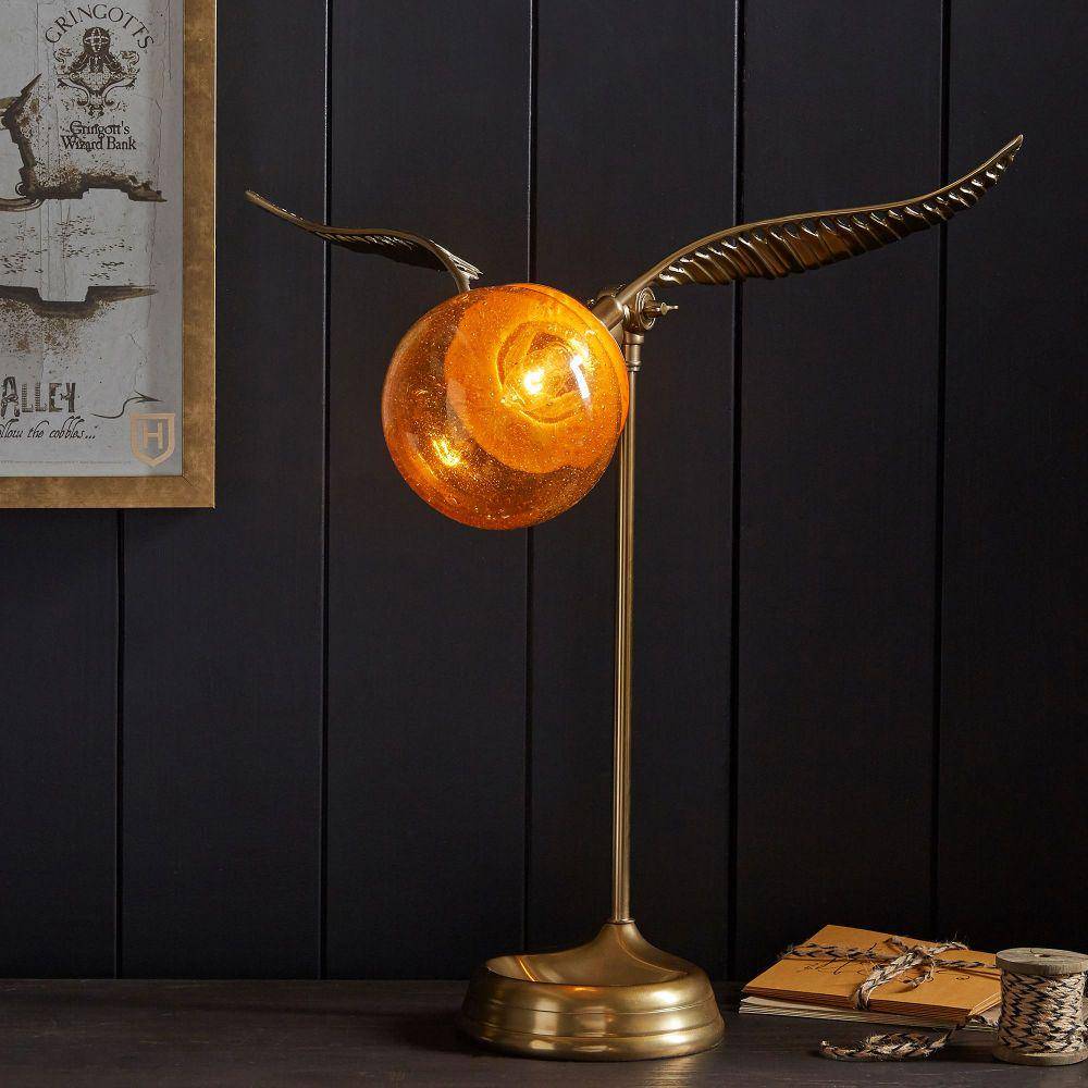 Lampu berbentuk Golden Snitch (pbteen.com)