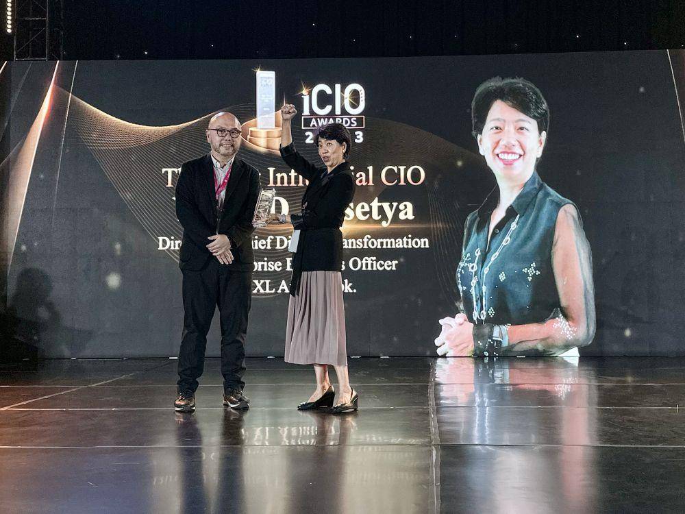 Direktur & Chief Digital Transformation and Business Enterprise Officer XL Axiata, XL Yessie D. Yosetya berhasil meraih penghargaan sebagai The Most Influential CIO 2023 ajang penghargaan iCIO Awards 2023. (Dok. XL Axiata).