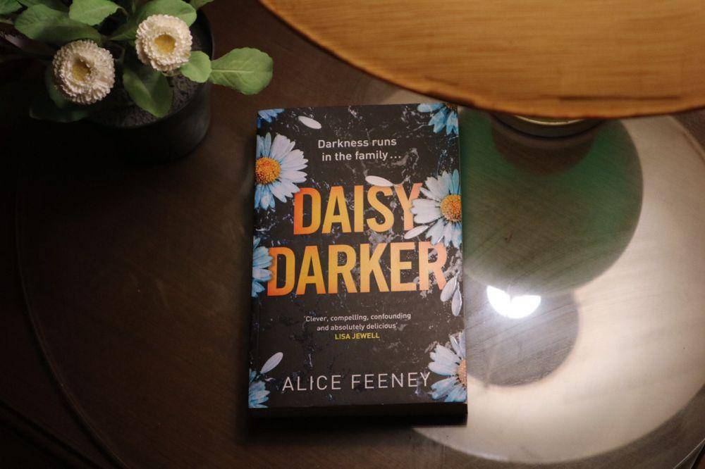 Daisy Darker karya Alice Feeney (dok. pribadi/Alwiyah Nabilah)