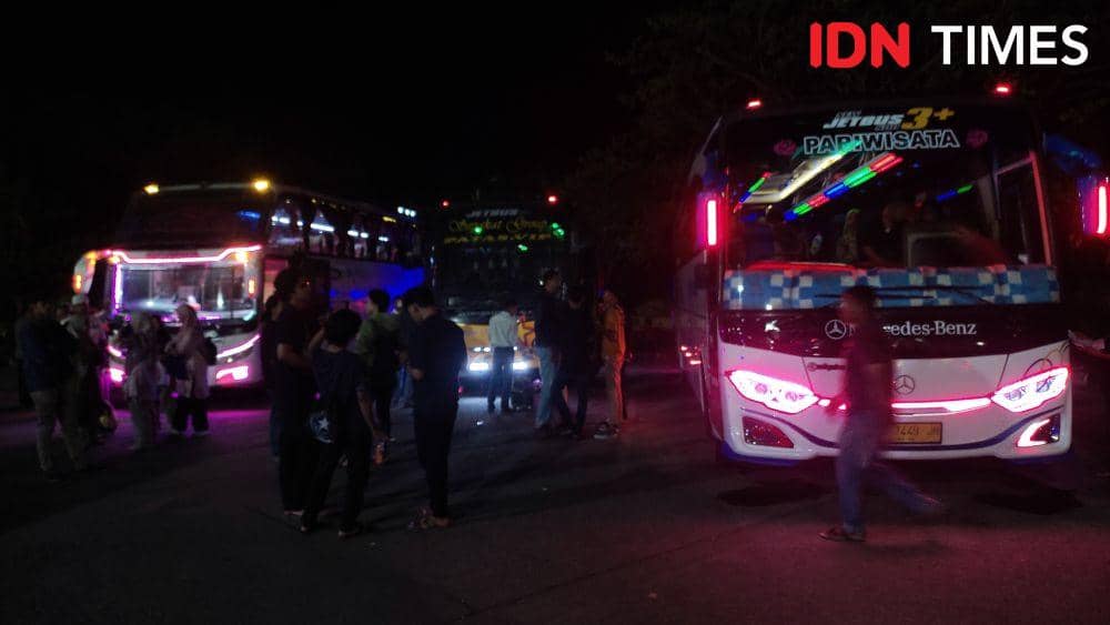 Suasana Terminal Tipe A Banda Aceh, Kota Banda Aceh, Aceh, jelang puncak arus mudik Hari Raya Idulfitri 1444. (IDN Times/Muhammad Saifullah)