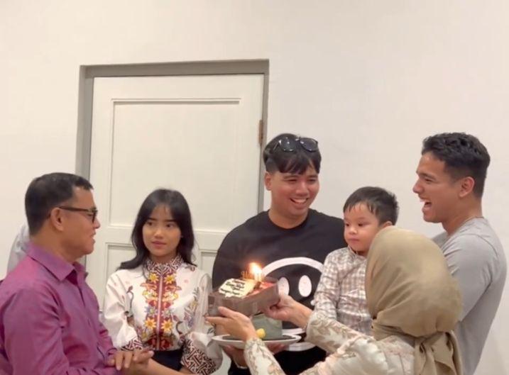 potret kejutan ulang tahun Haji Faisal (instagram.com/fransfaisal_)