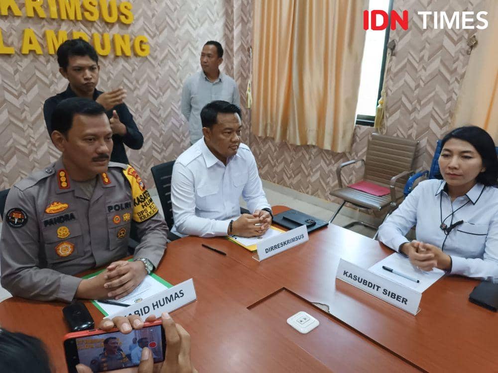 Konferensi pers penghentian penyelidikan laporan dugaan ujaran kebencian akun TikTok Awbimax Reborn. (IDN Times/Tama Yudha Wiguna).