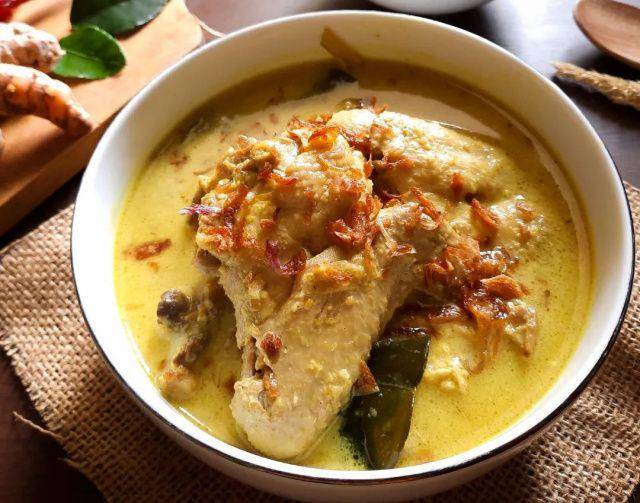 opor ayam (instagram.com/nidaul_haq)