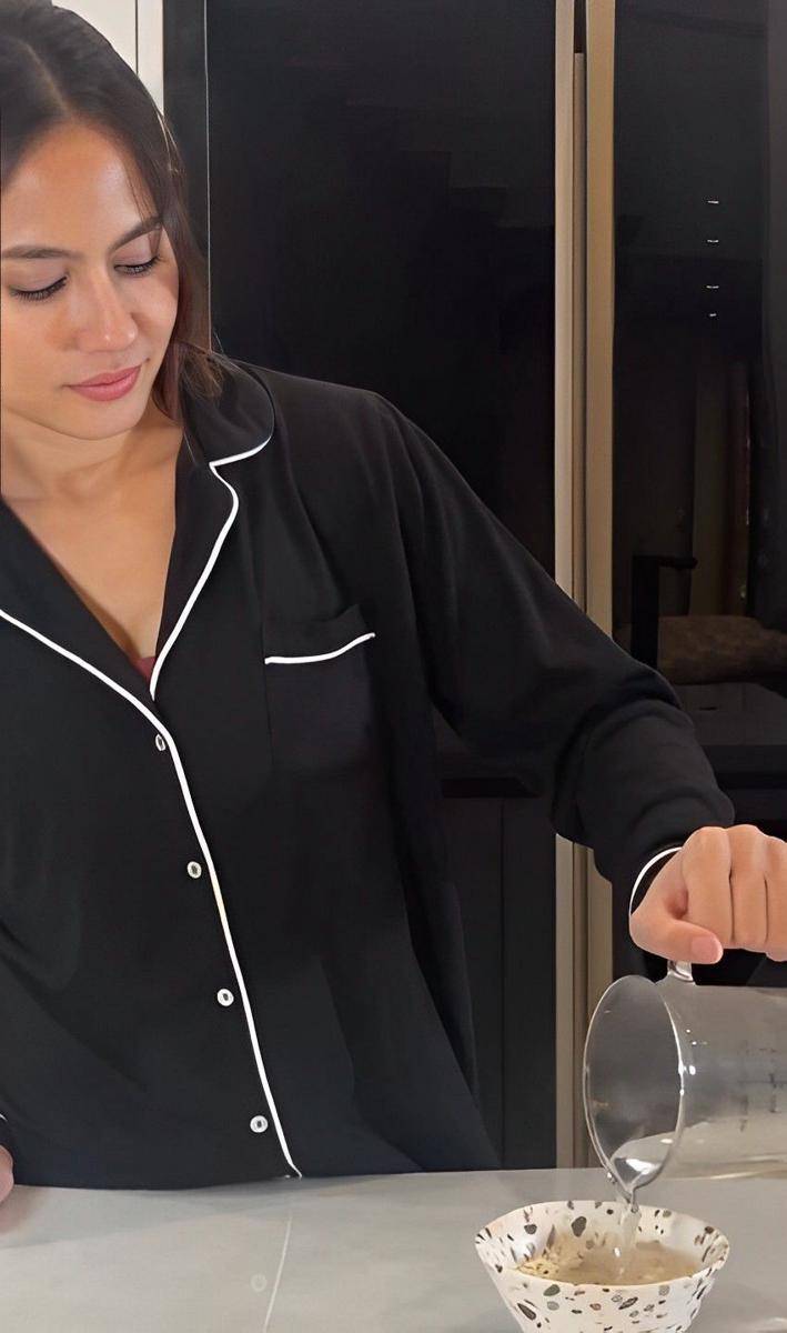 potret Pevita Pearce siapkan makan sahur (instagram.com/pevpearce)