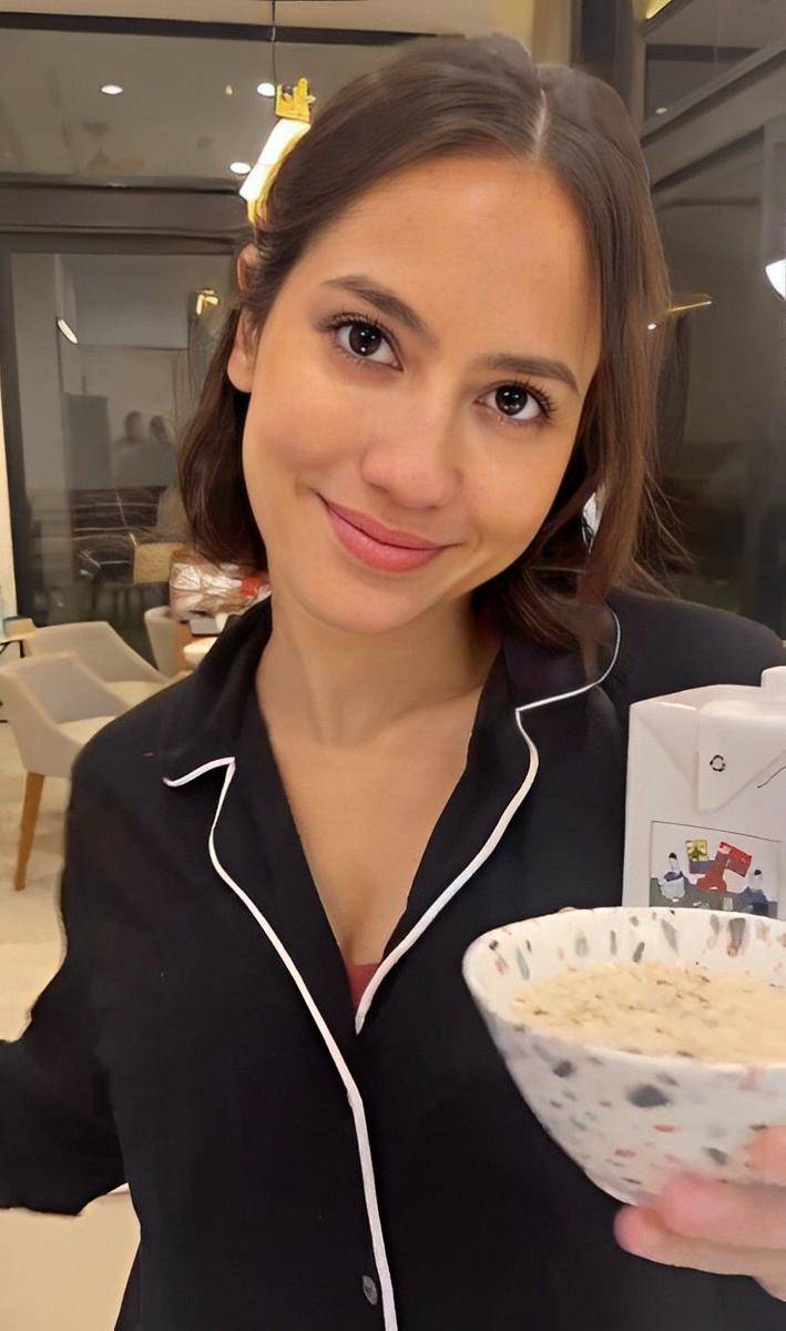 potret Pevita Pearce siapkan makan sahur (instagram.com/pevpearce)