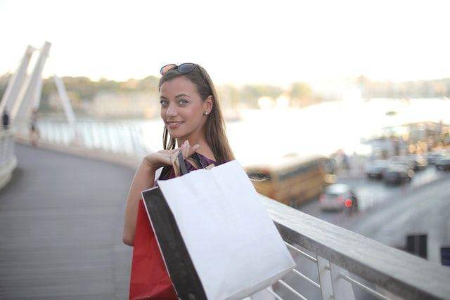 ilustrasi belanja (pexels.com/Andrea Piacquadio)